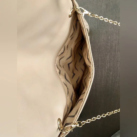 Francesca’s Zara Perforated Floral Clutch - Picture 13 of 16